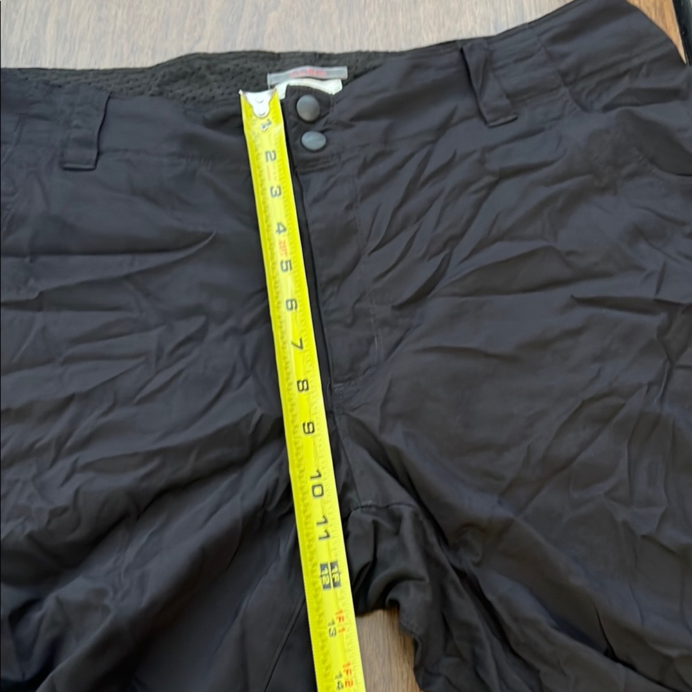 L.L. Bean Black Cargo Shorts with Durable Material and Regular Fit - Picture 2 of 8